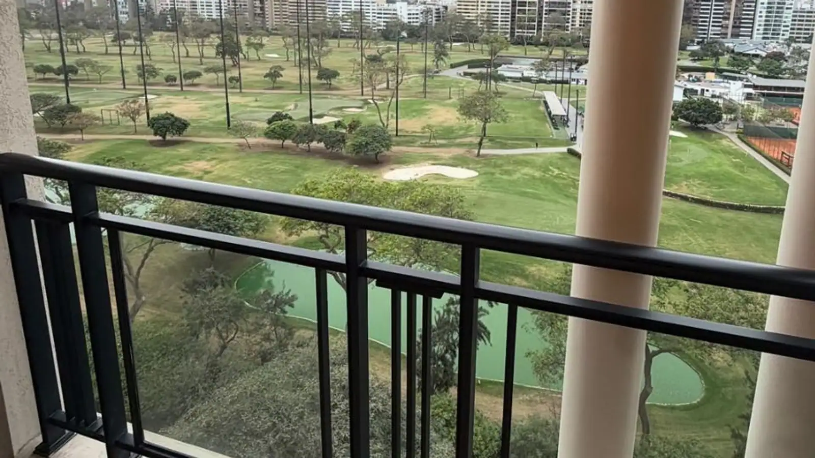 Vista al verde desde el balcón