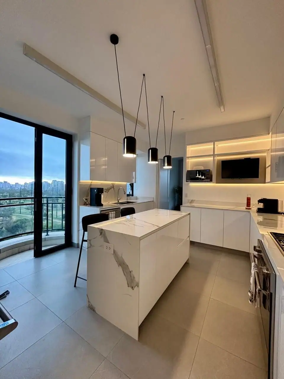 Cocina equipada con isla